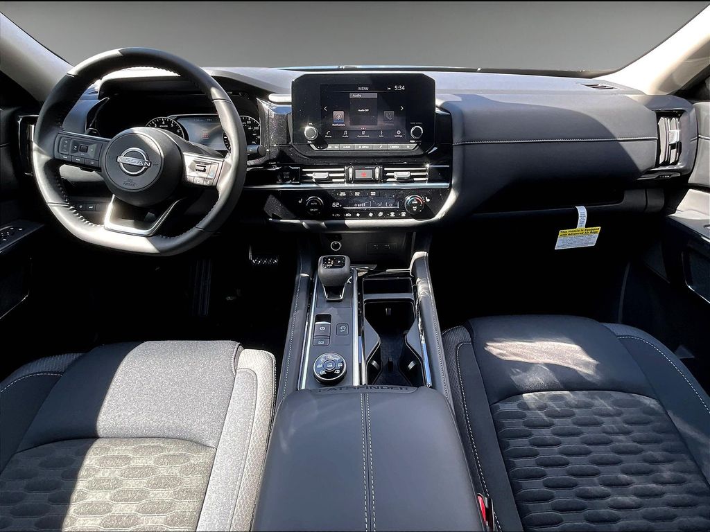 2025 Nissan Pathfinder SV photo 4