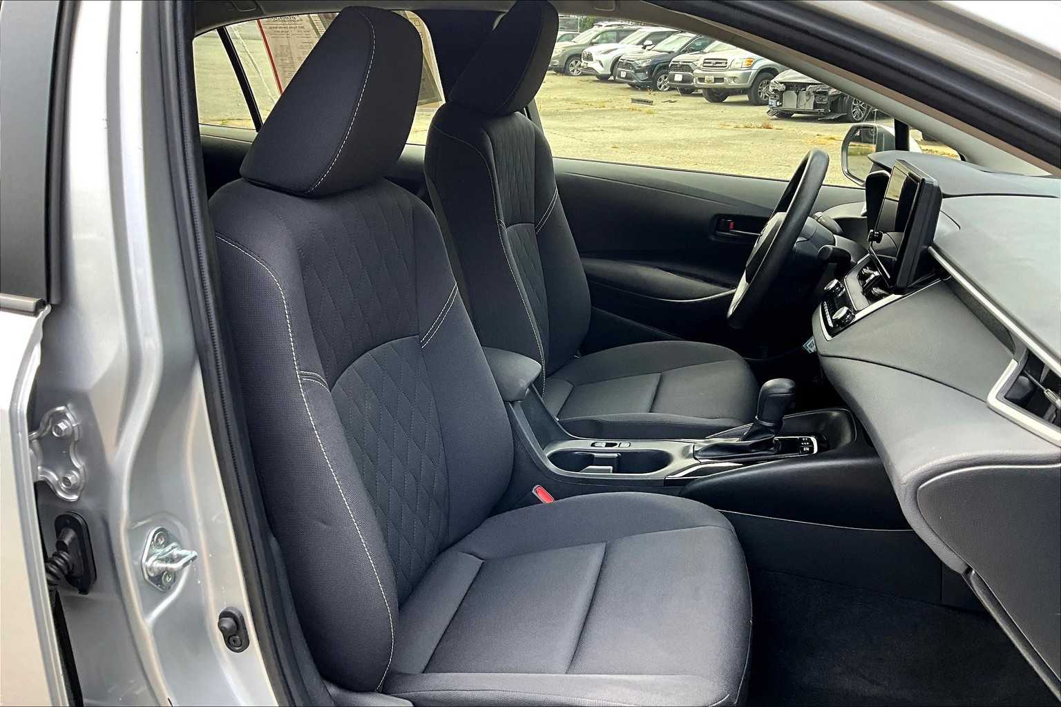2023 Toyota Corolla Hybrid LE photo 8