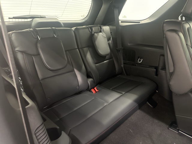 2025 Ford Explorer ST photo 33