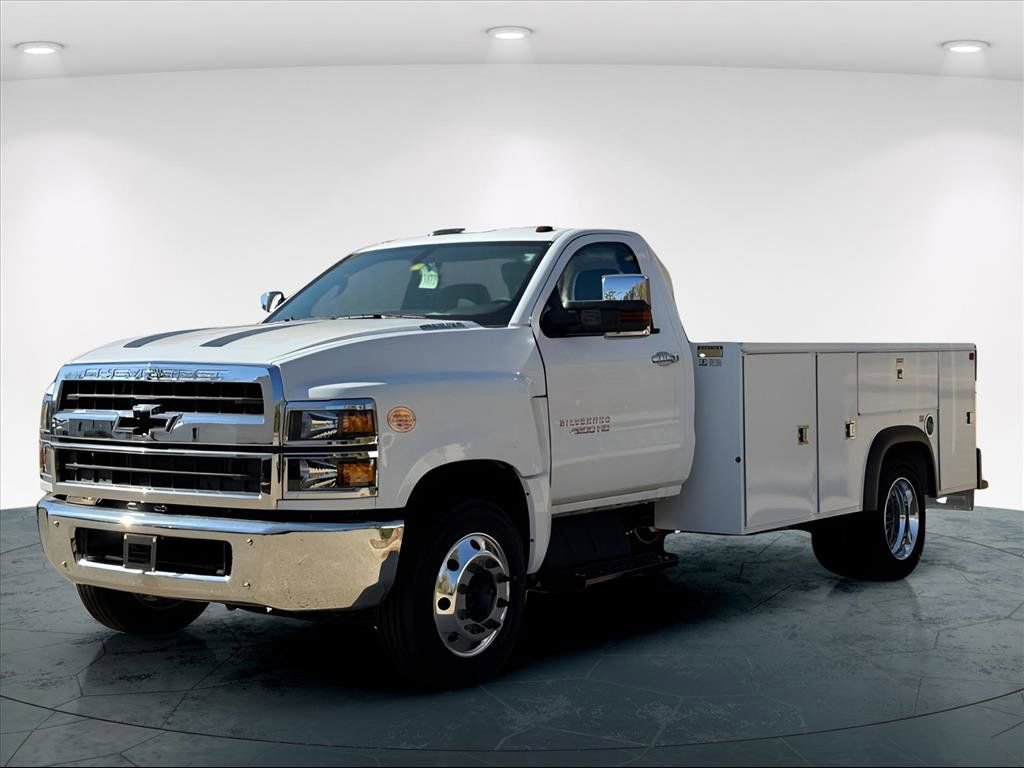 2022 Chevrolet Silverado 4500 Medium Duty Chassis Cab Work Truck's photo