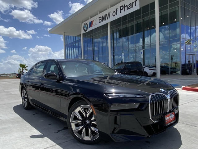 2025 BMW 7 Series 750e's photo
