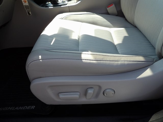 2019 Toyota Highlander LE photo 20