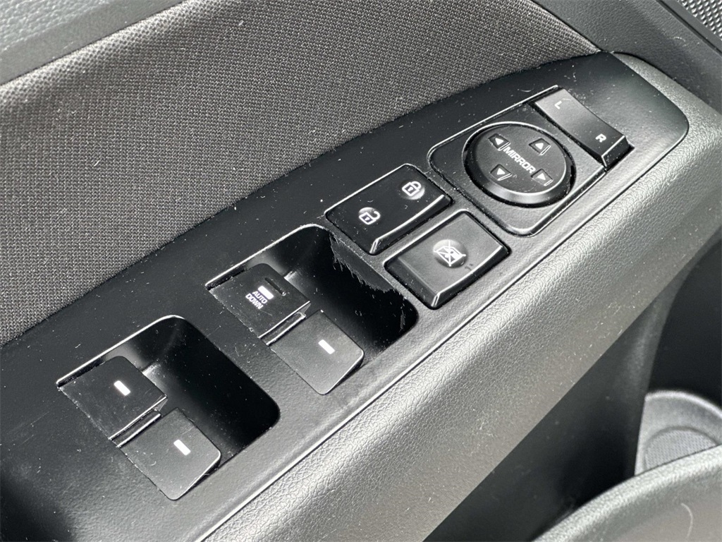 2020 Hyundai Elantra SEL photo 27