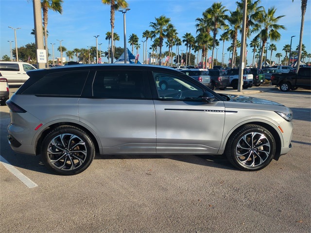 2024 Lincoln Nautilus Reserve photo 3