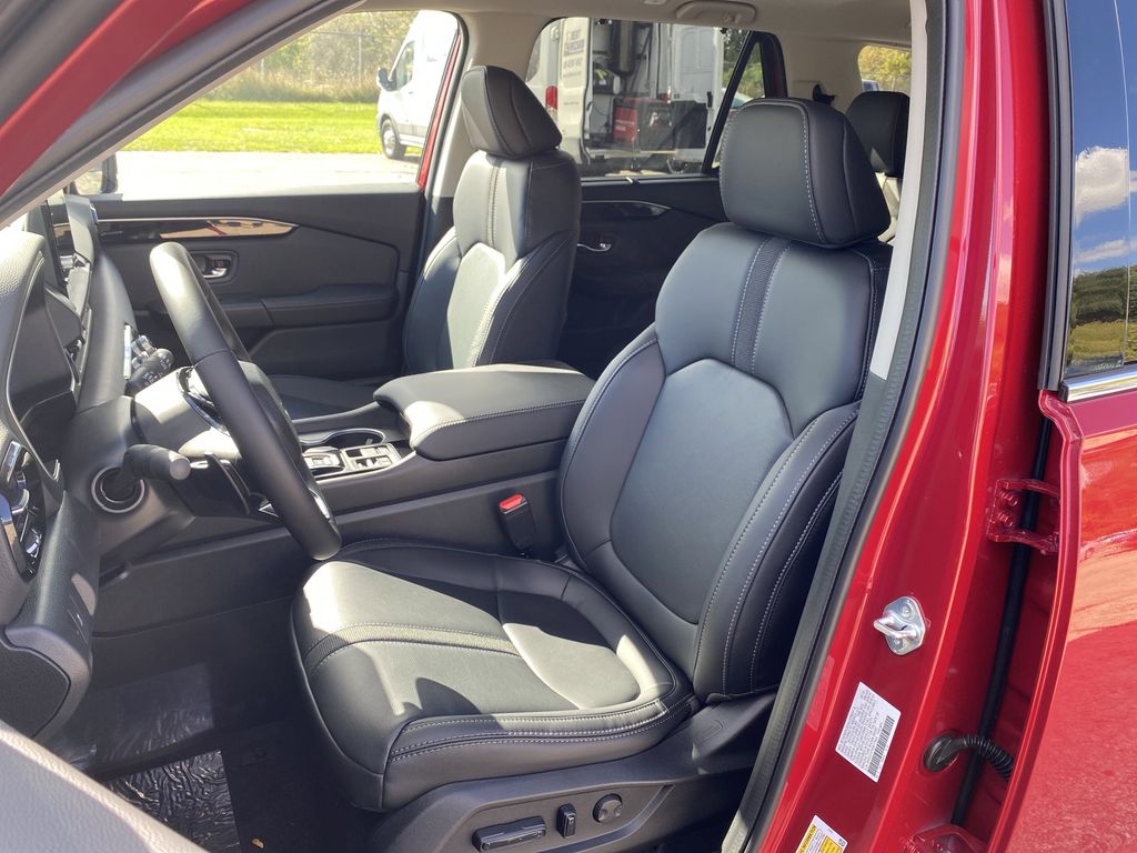 2025 Honda Pilot Touring photo 3