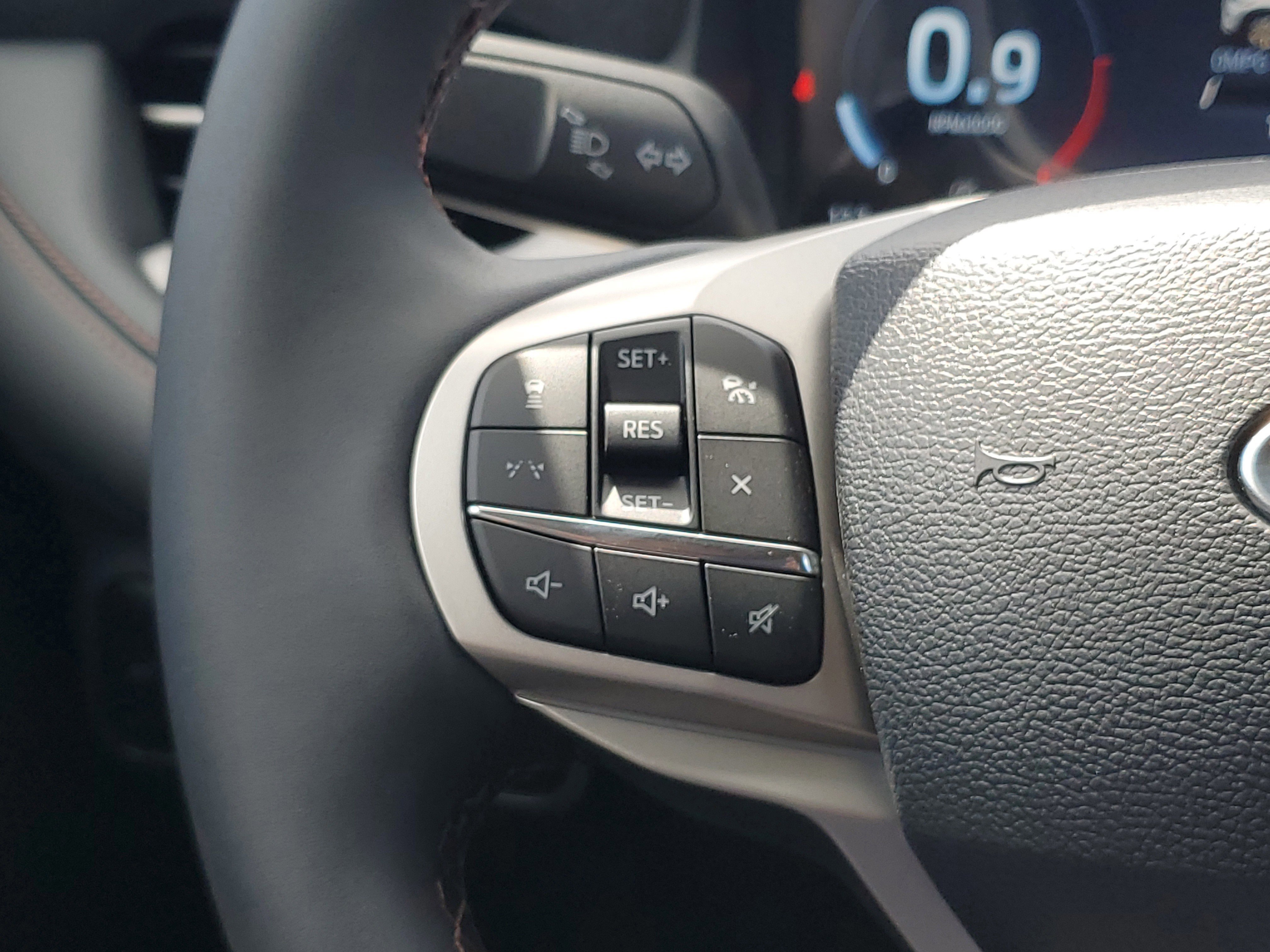 2025 Ford Explorer photo 7
