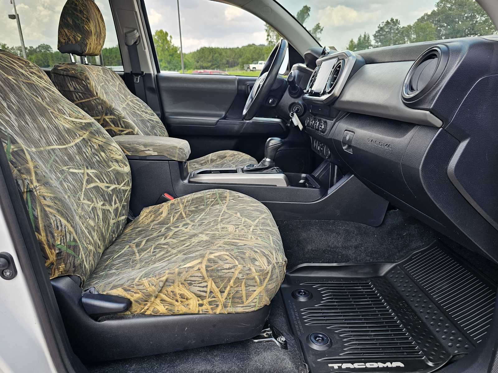 2020 Toyota Tacoma SR5 photo 18