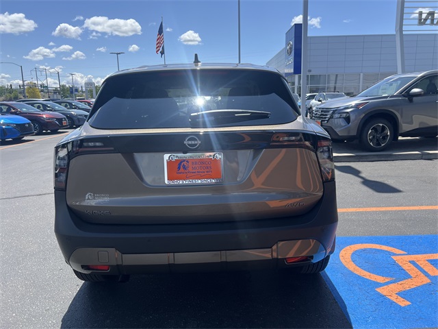 2025 Nissan Kicks SV photo 4