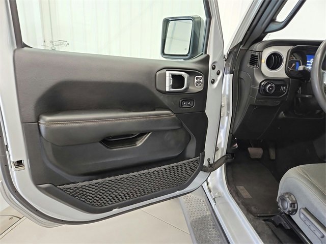 2024 Jeep Wrangler Sahara photo 25
