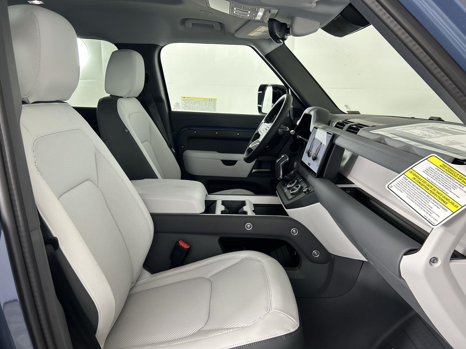 2025 Land Rover Defender 110 S photo 31