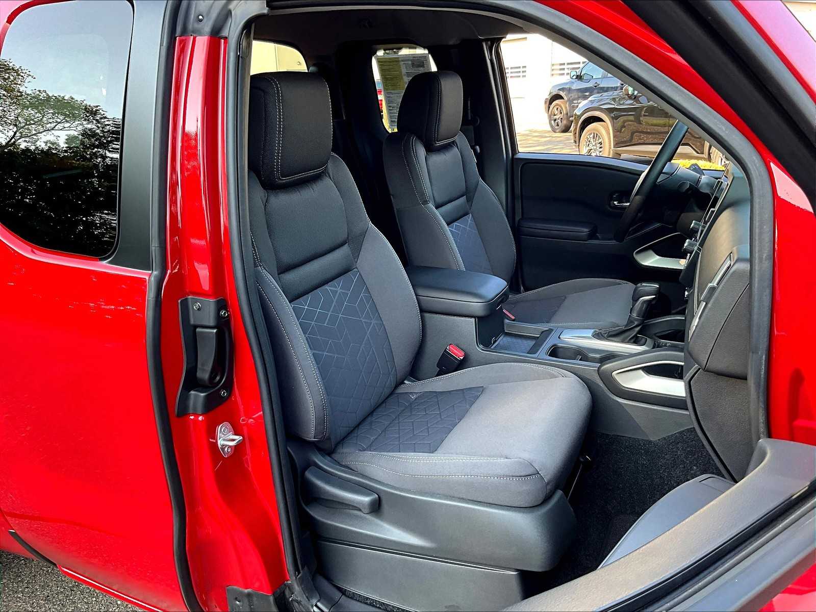 2025 Nissan Frontier SV photo 11