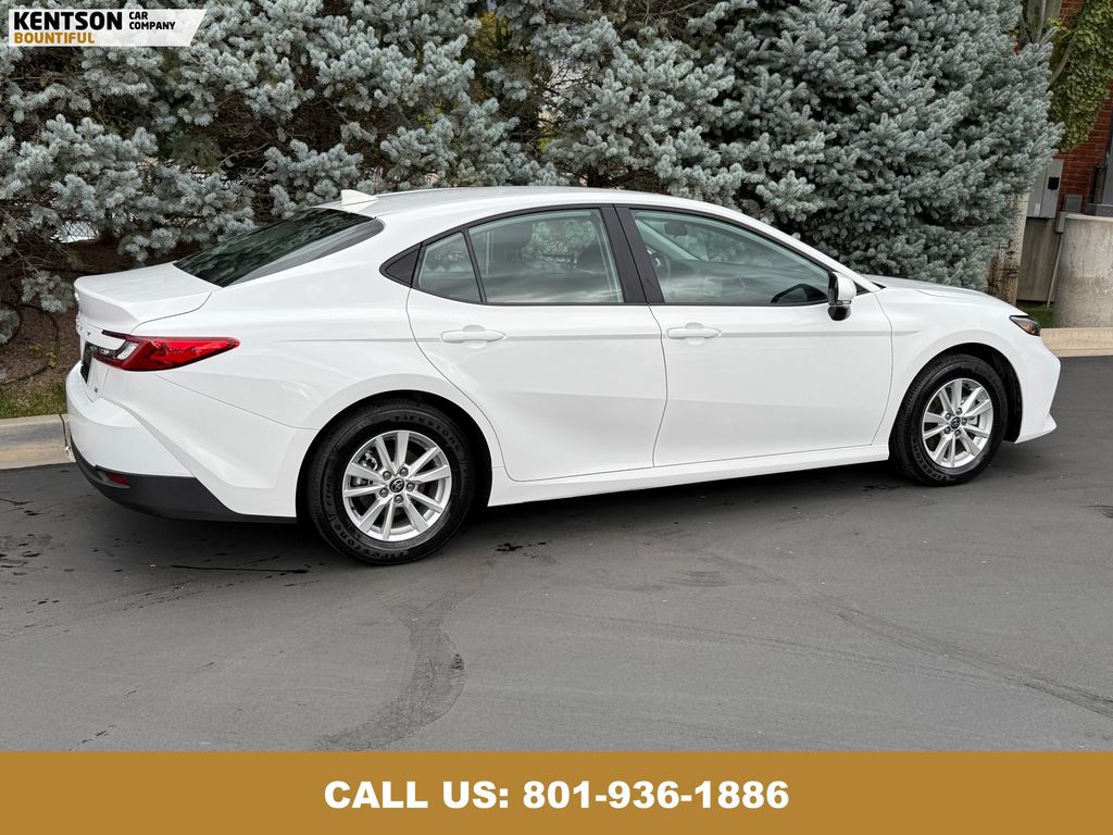2025 Toyota Camry LE photo 8