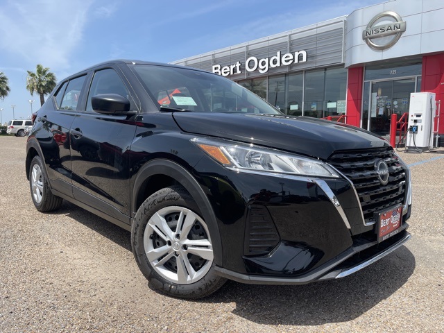 2025 Nissan KICKS PLAY Base's photo