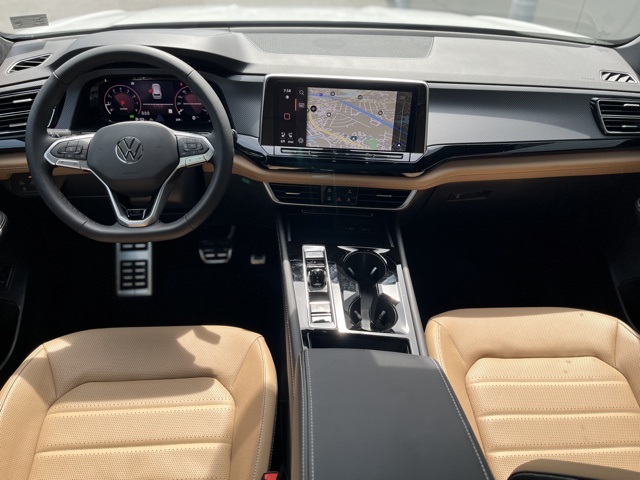 2025 Volkswagen Atlas Cross Sport SEL R-Line photo 3