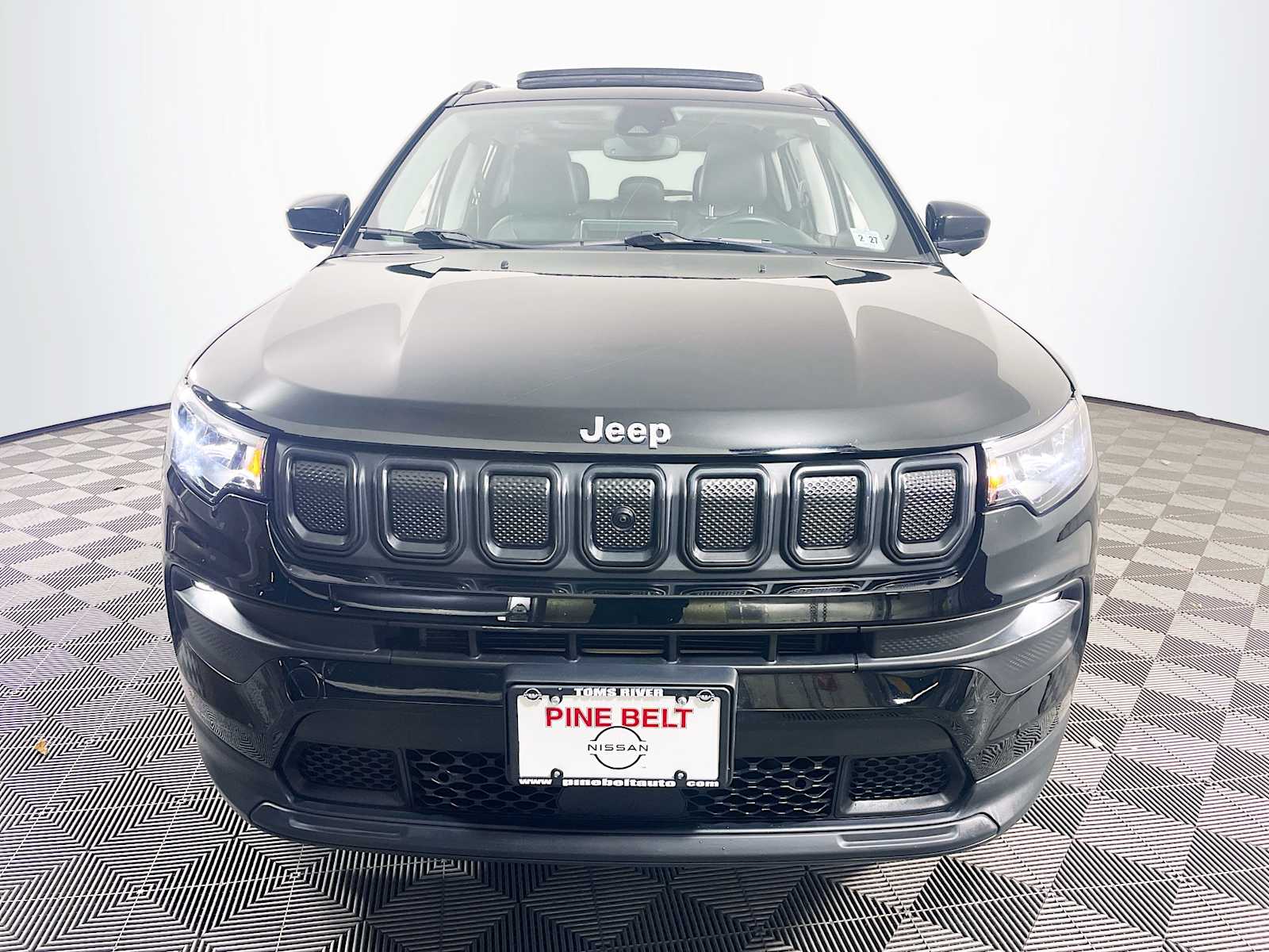 2022 Jeep Compass Latitude Lux photo 2