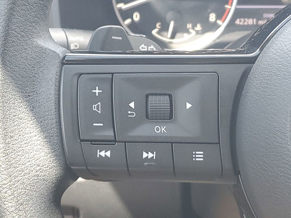 2023 Nissan Rogue SV photo 33