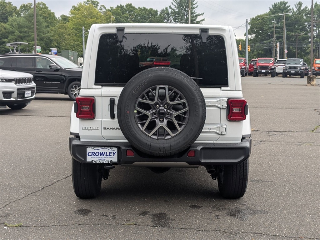 2025 Jeep Wrangler Sahara photo 4