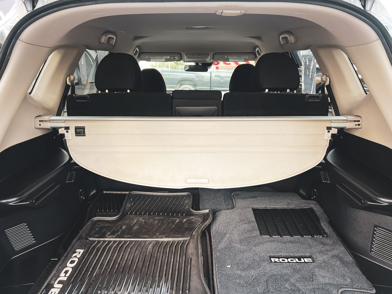 2019 Nissan Rogue SV photo 4