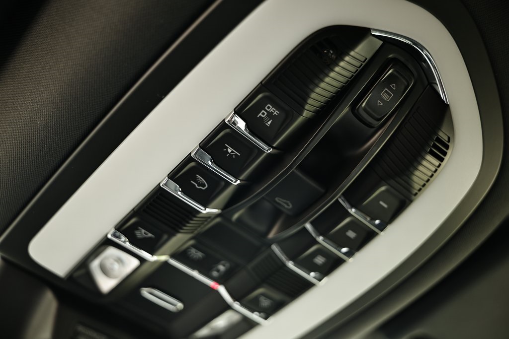 2024 Porsche Macan T photo 38