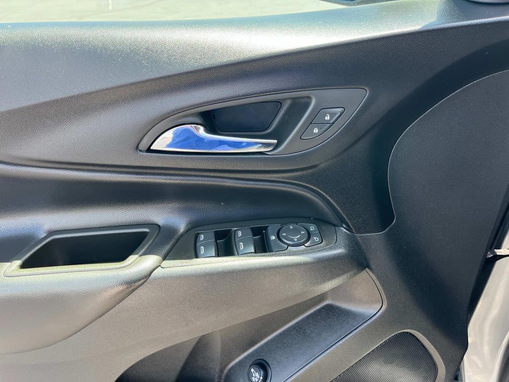 2023 Chevrolet Equinox LT photo 13