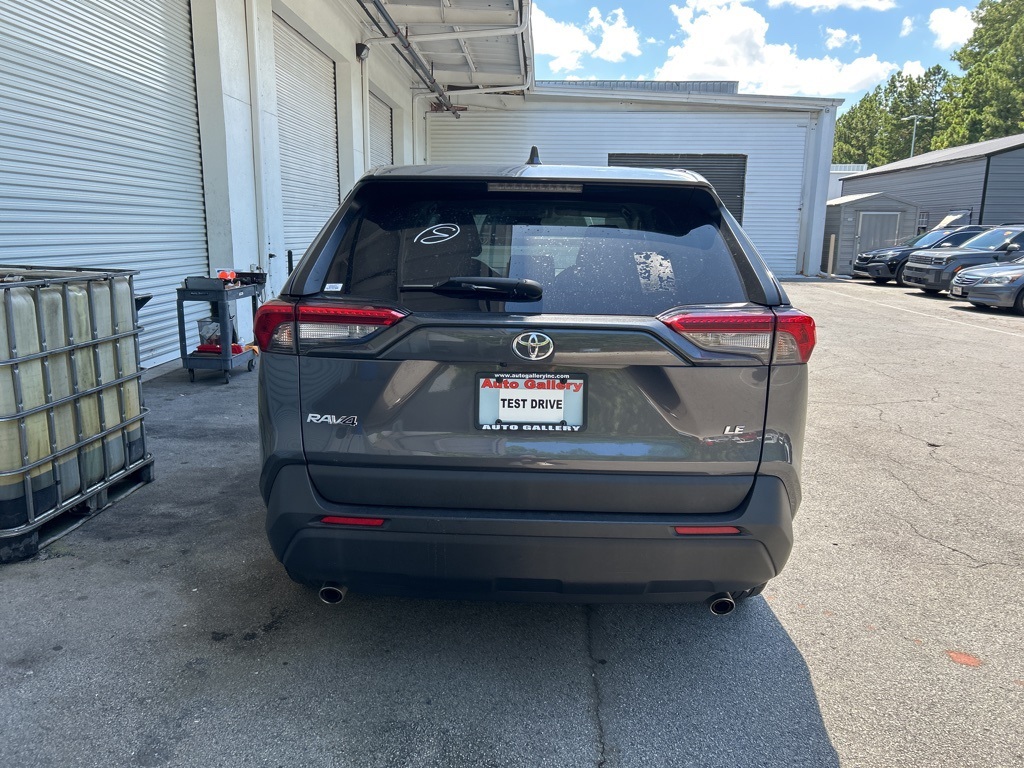 2022 Toyota RAV4 LE photo 3