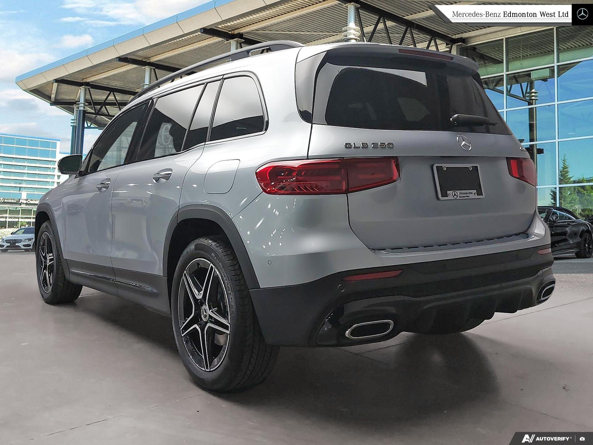 2026 Mercedes Benz GLB 250 4MATIC photo 4