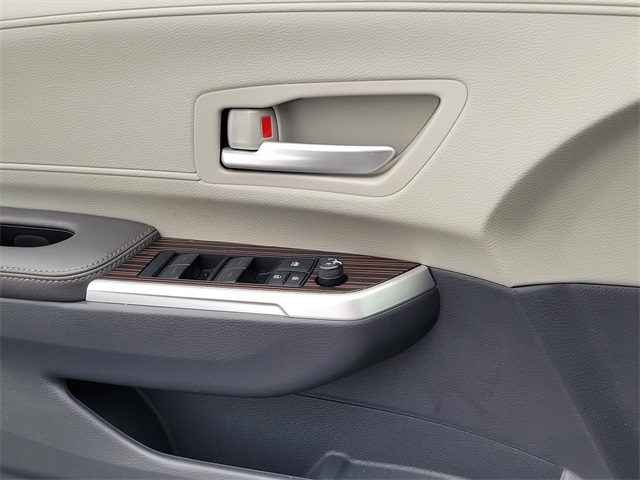 2024 Toyota Sienna XLE photo 22