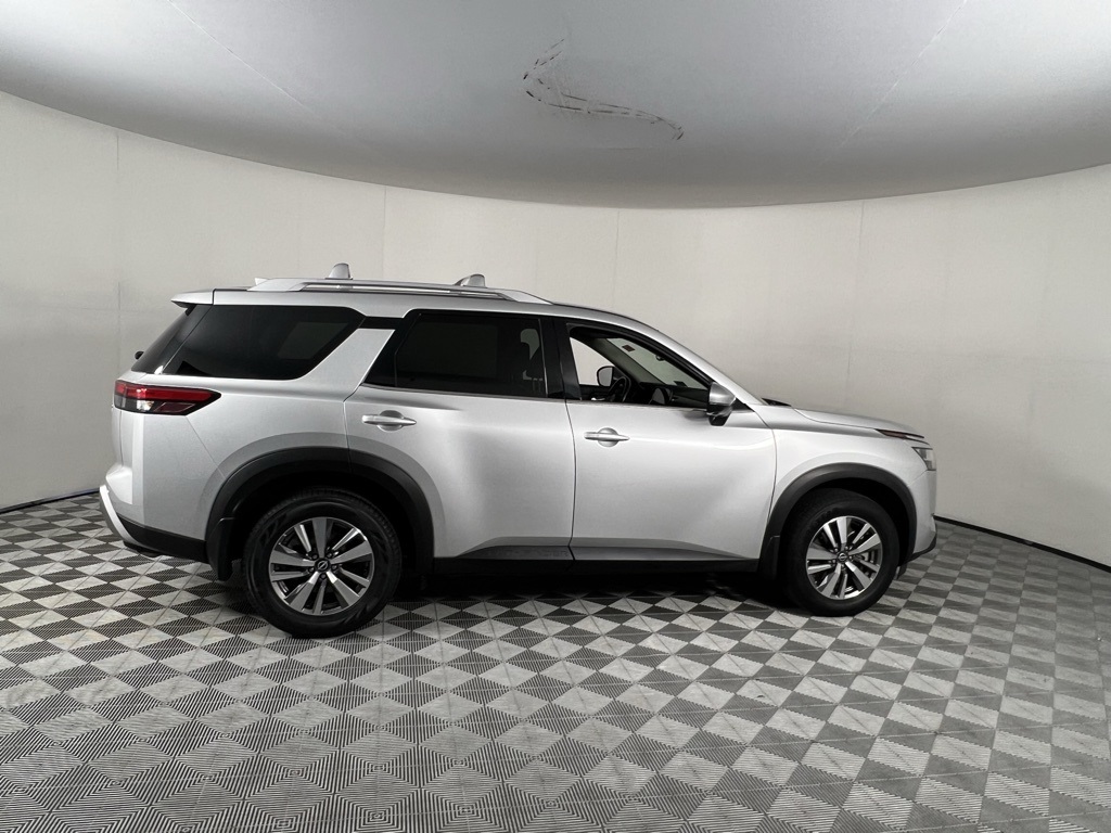 2022 Nissan Pathfinder SL photo 2
