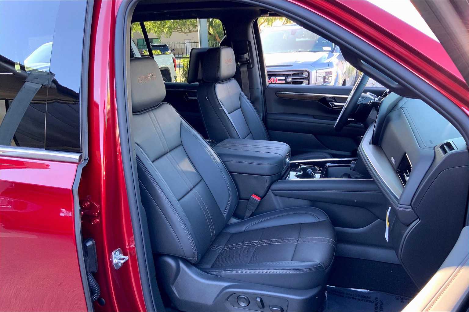 2025 Chevrolet Tahoe High Country photo 8