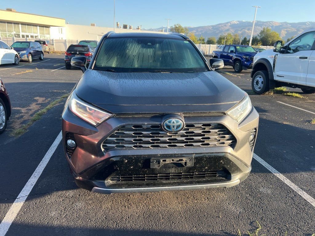 2020 Toyota RAV4 Hybrid XSE photo 2