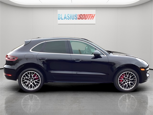 2016 Porsche Macan Turbo photo 2