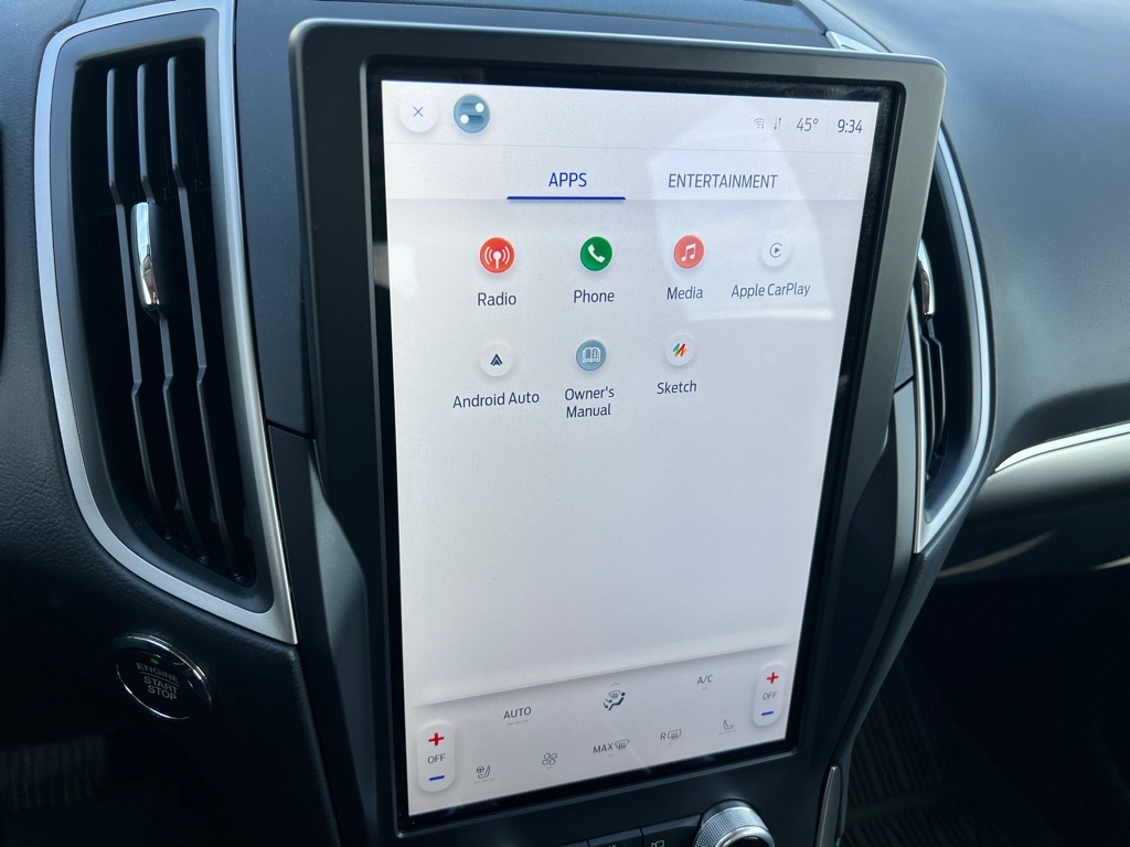 2022 Ford Edge SEL photo 4