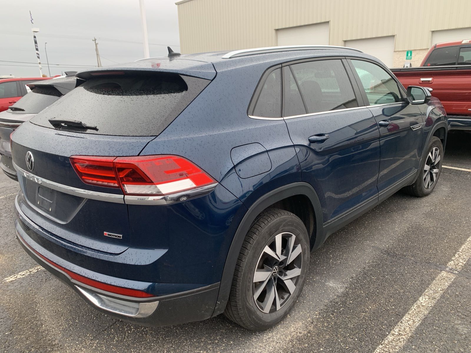 2022 Volkswagen Atlas Cross Sport SE photo 2