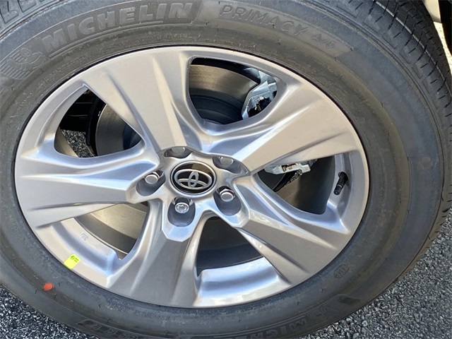2025 Toyota RAV4 XLE photo 2