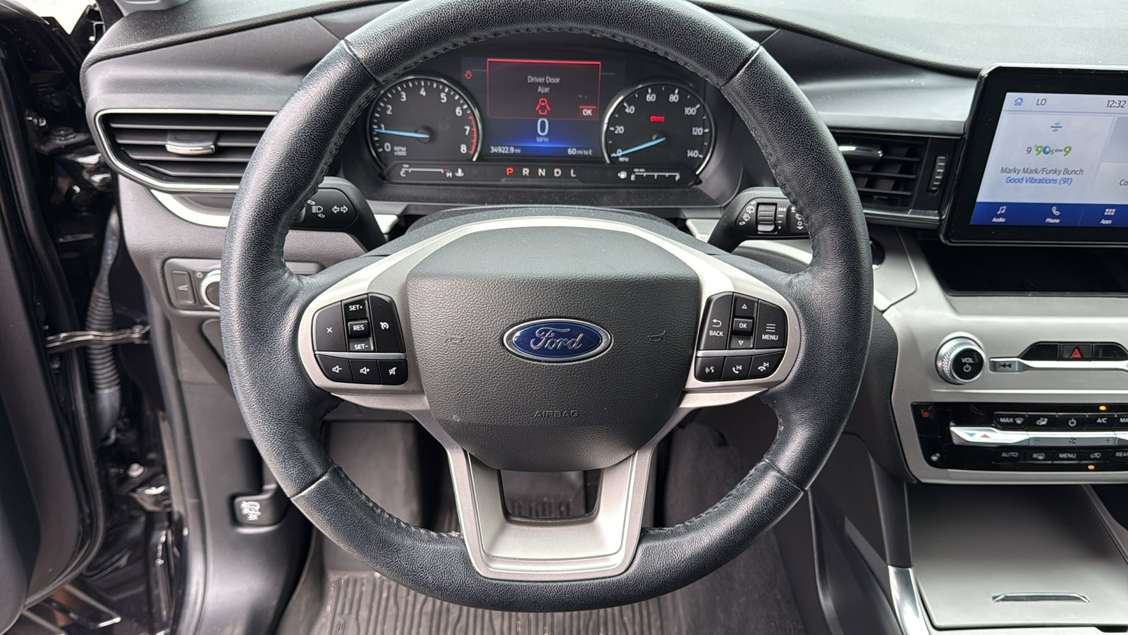 2022 Ford Explorer XLT photo 11