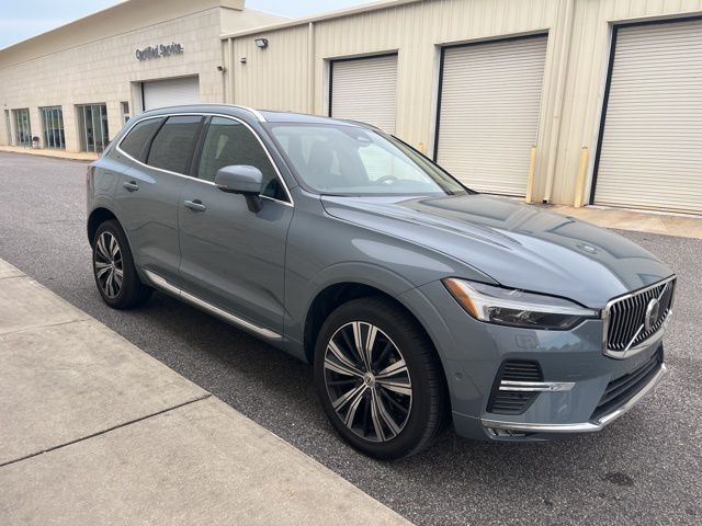 2023 Volvo XC60 B5 Plus photo 3