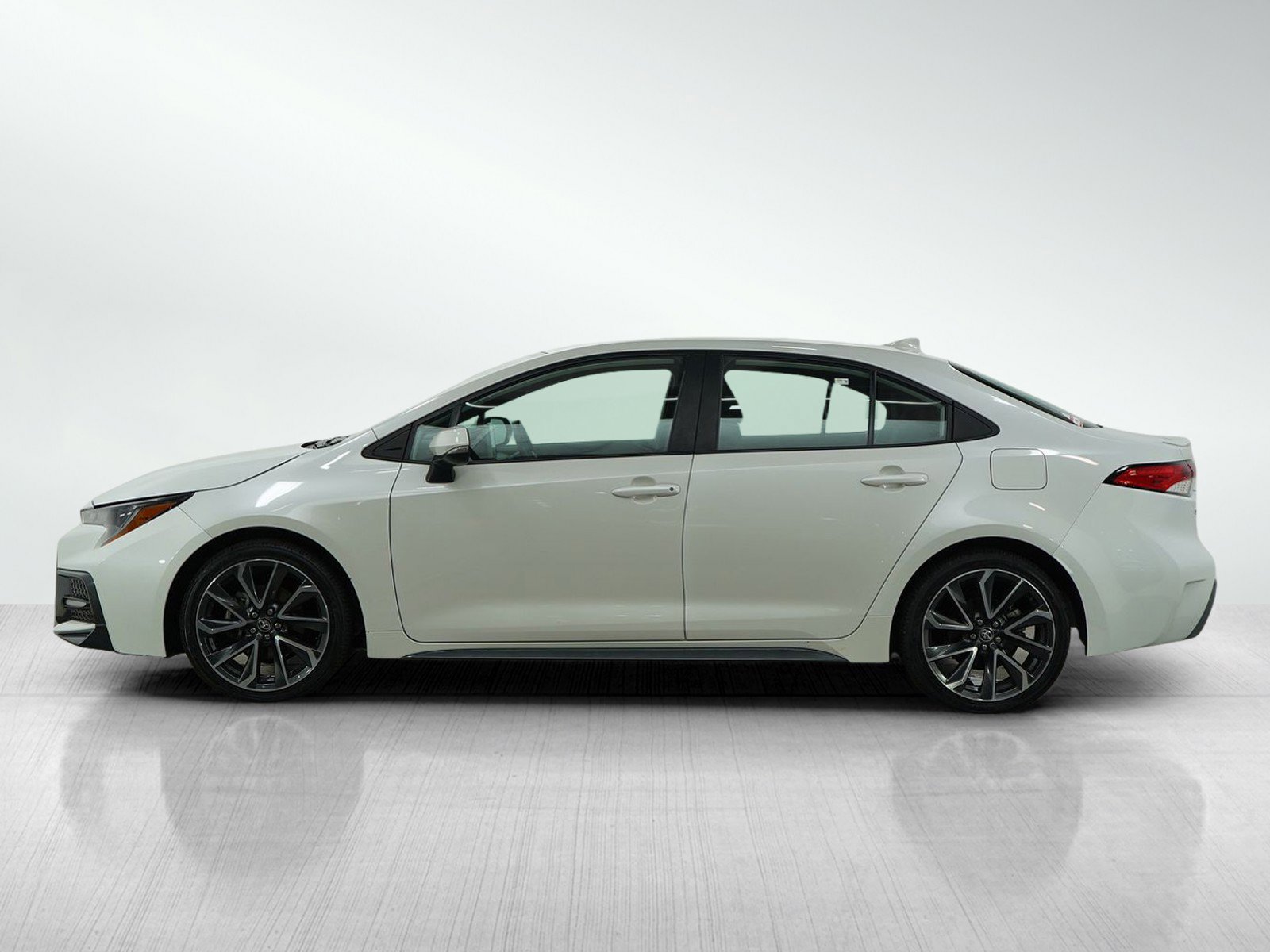 Used 2020 Toyota Corolla SE with VIN 5YFS4RCE0LP046981 for sale in Bloomington, Minnesota