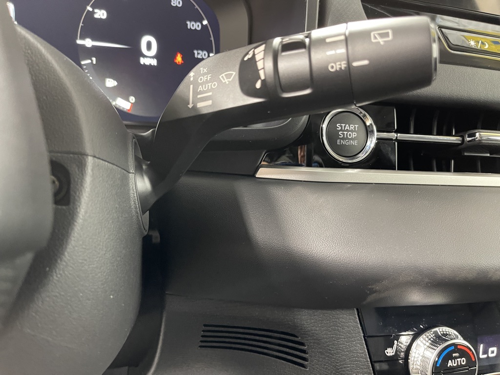 2025 Mitsubishi Outlander SE photo 14