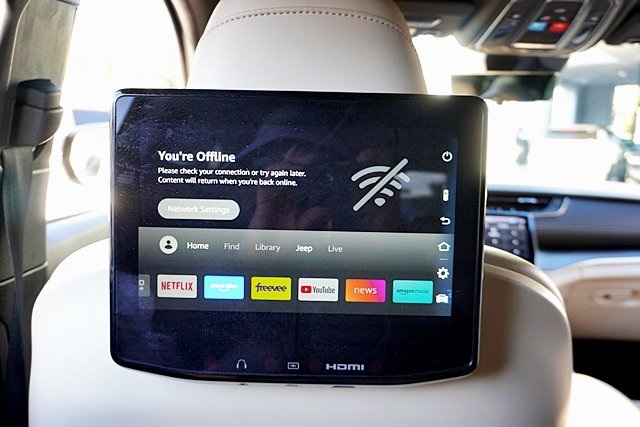 Used 2023 White Jeep Limited image 19