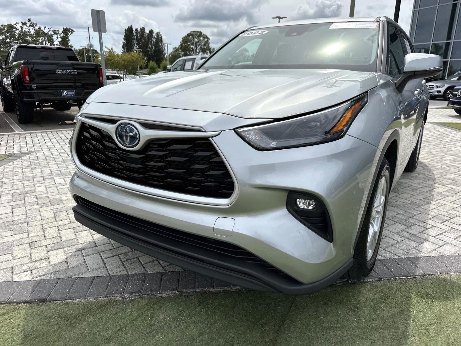 2022 Toyota Highlander LE Hybrid photo 8