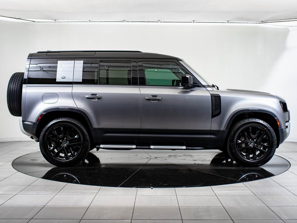 2020 Land Rover Defender 110 SE photo 6
