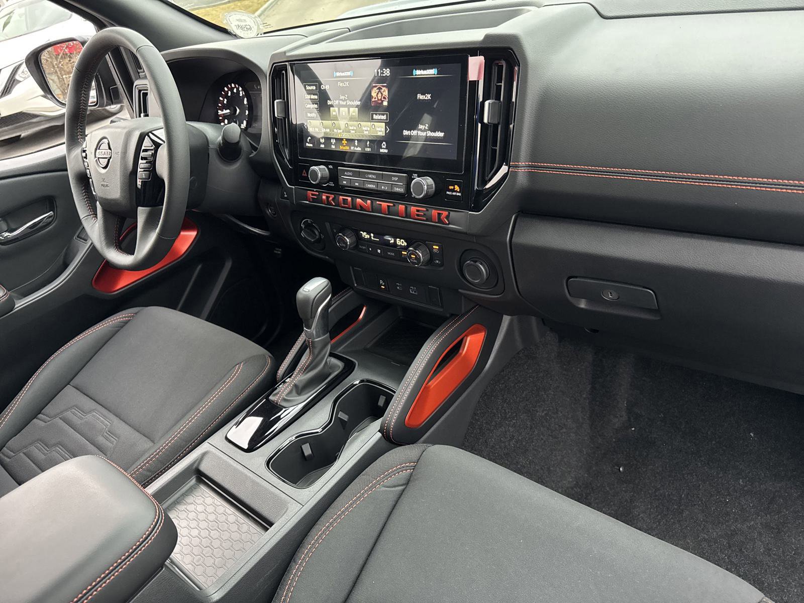 2025 Nissan Frontier PRO-4X photo 18