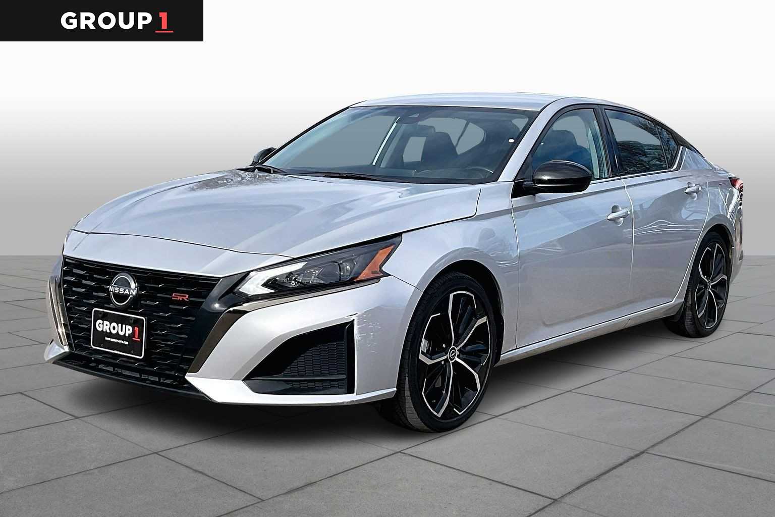 2024 Nissan Altima SR's photo