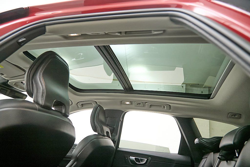 2023 VOLVO XC60 - Image 20