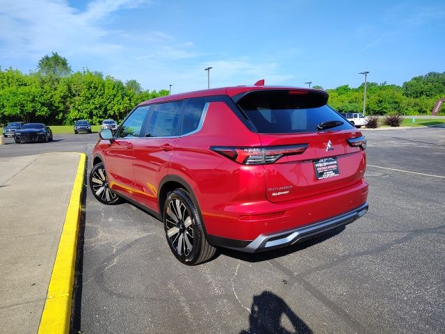 2025 Mitsubishi Outlander SE photo 4