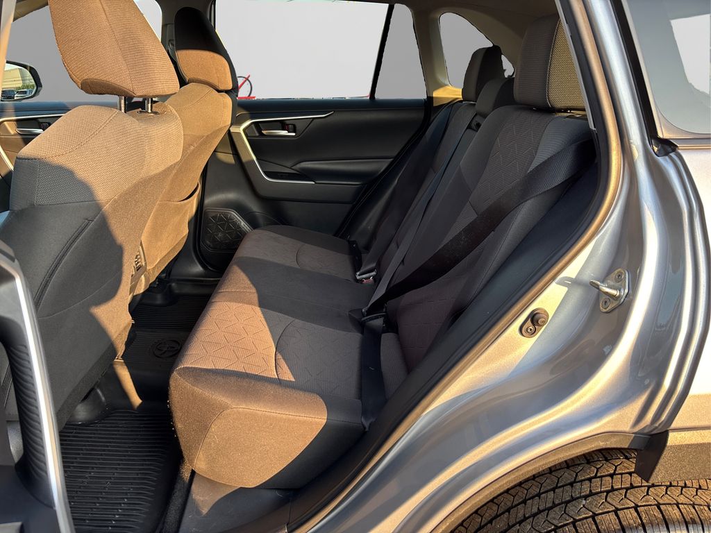2019 Toyota RAV4 XLE photo 10