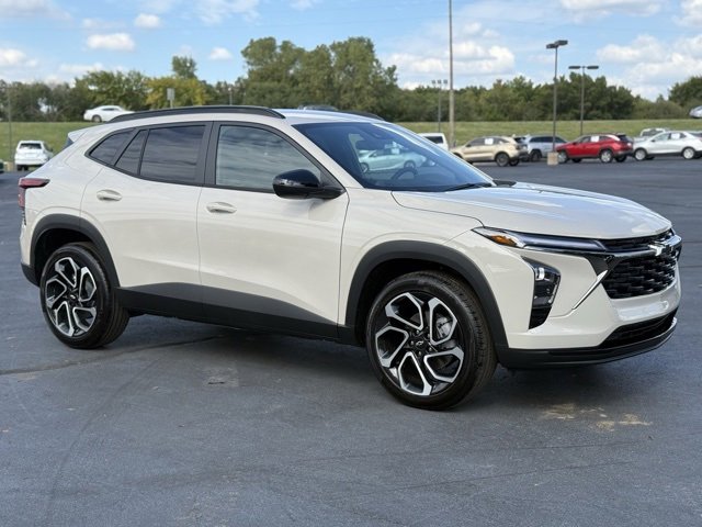 2026 Chevrolet Trax RS's photo