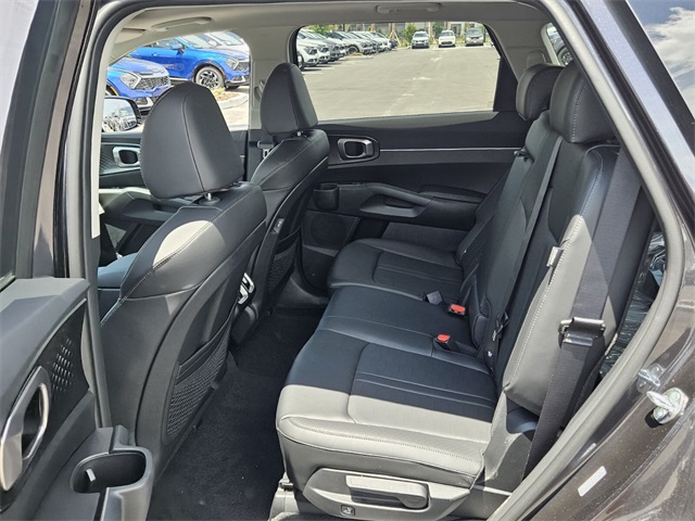 2025 Kia Sorento S photo 2