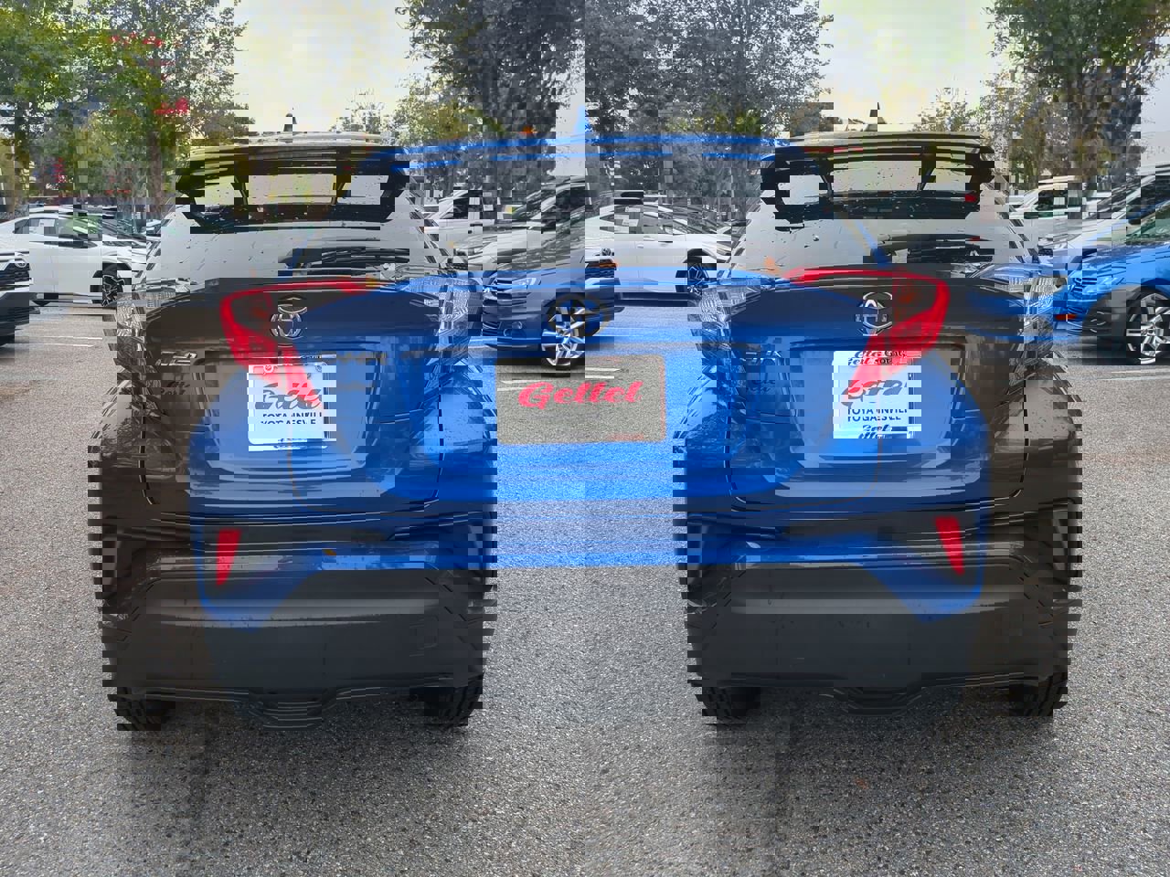 2020 Toyota C-HR LE photo 5