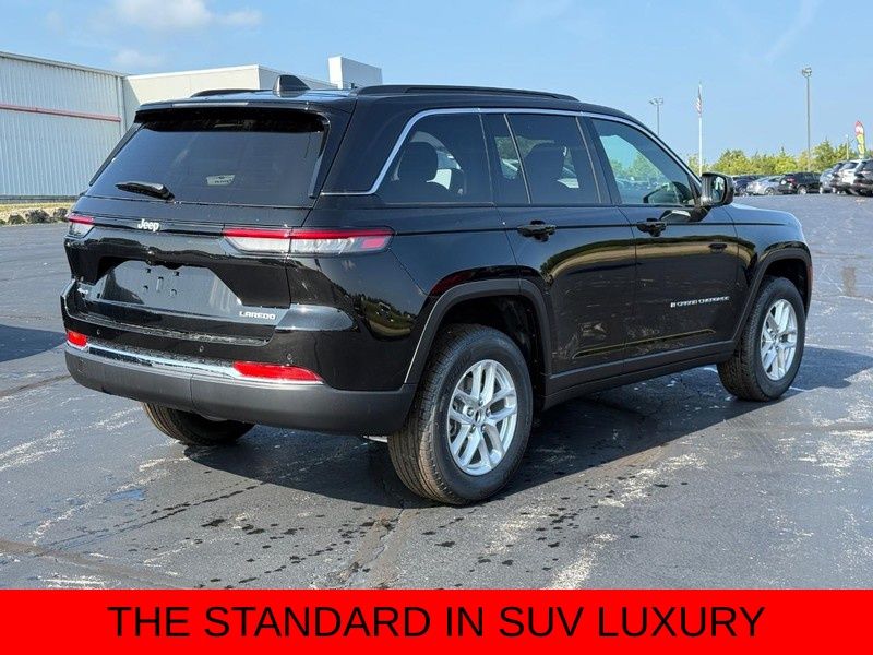 2025 Jeep Grand Cherokee Laredo X photo 2